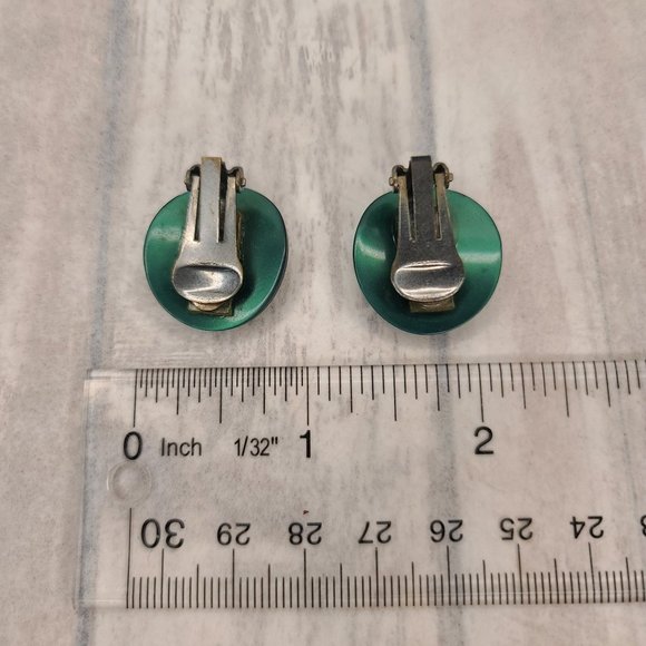 Moonglow Lucite Emerald Green Earrings with AB Crystals. Vintage Pinup Retro - Picture 4 of 9